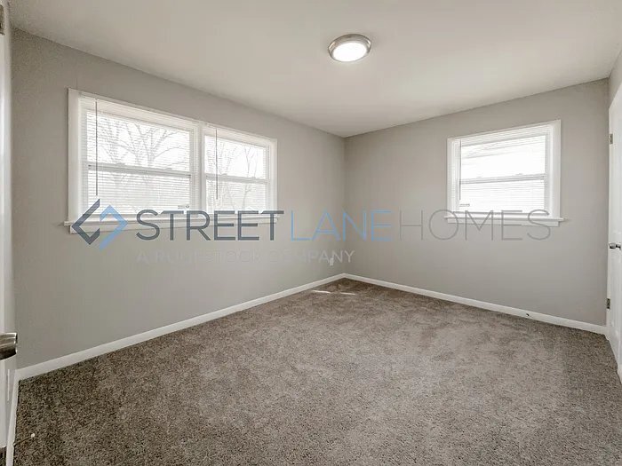 Building Photo - 1052 Renshaw Dr