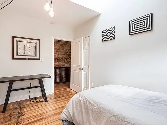 Building Photo - 1008 8th St NE