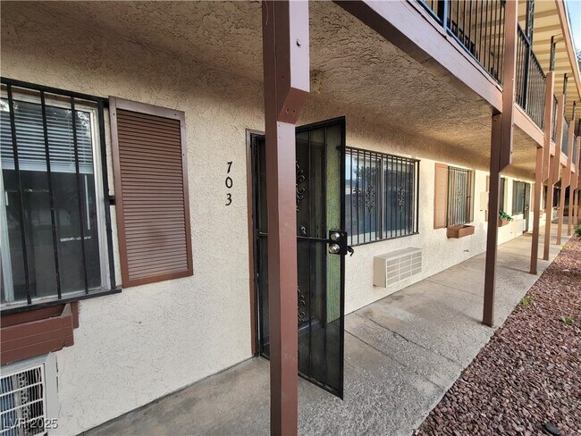 Building Photo - 4955 Jeffreys St