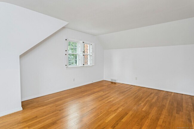 Building Photo - 54 Oak Grove Pl