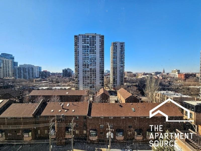Building Photo - 1346 N Dearborn St