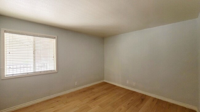 Building Photo - 4960 Indian River Dr