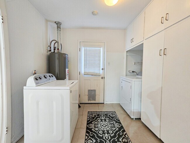 Building Photo - 9507 Meadowbriar Ln