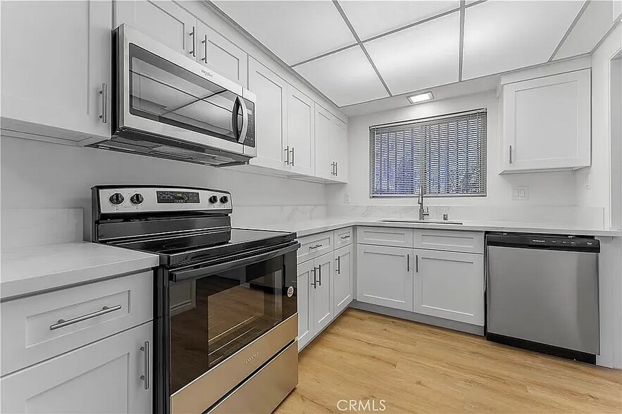 Primary Photo - 1015 N Michillinda Ave