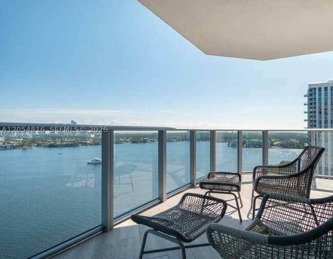 Building Photo - 17301 Biscayne Blvd