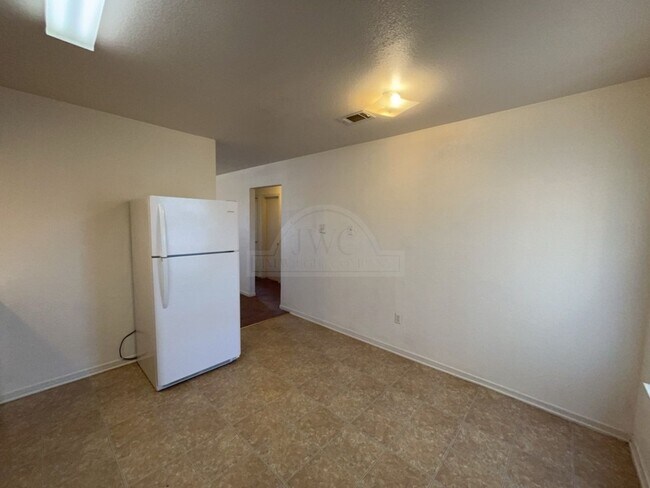 Building Photo - 1006 Circle M Dr
