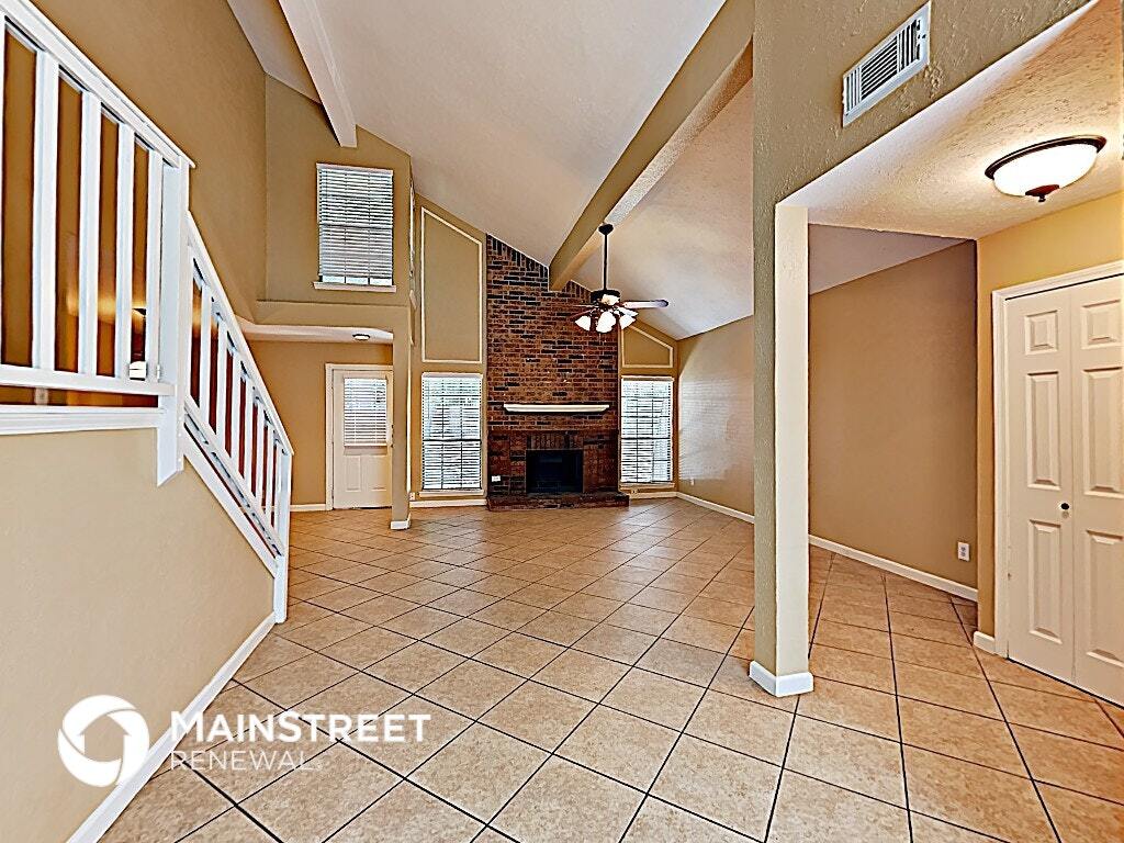 Building Photo - 2425 Sutton Dr