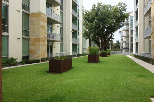 Building Photo - 1600 Barton Springs Rd