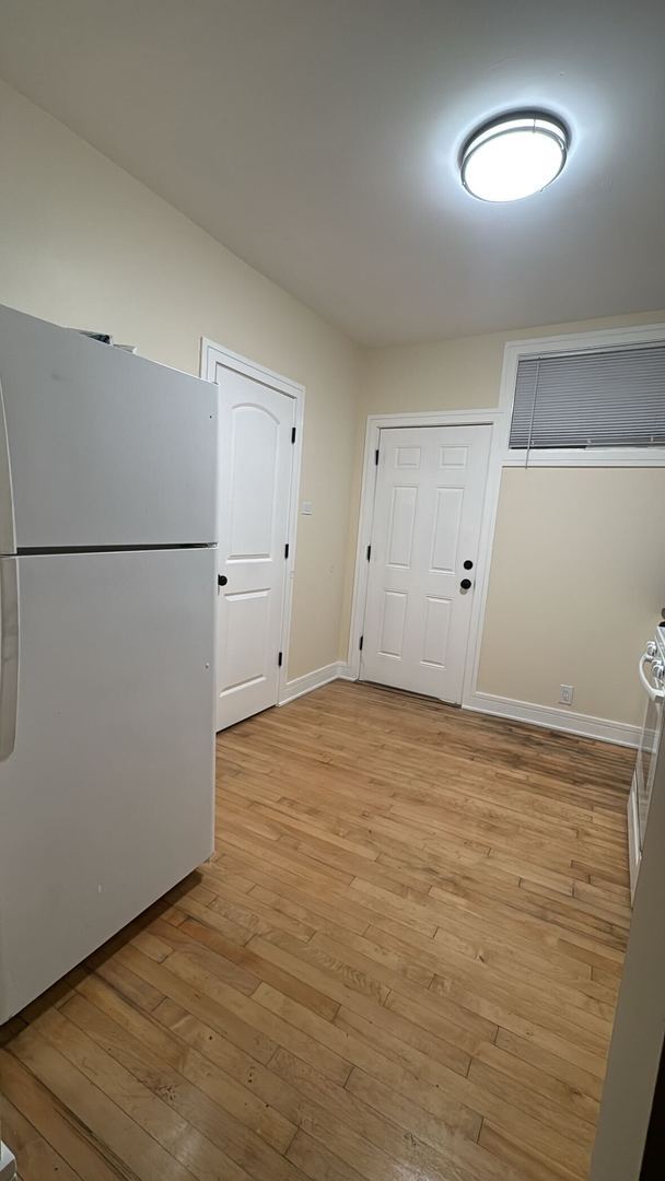 Building Photo - 610 E 74th St