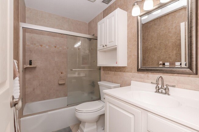 Building Photo - 2050 Oleander Blvd