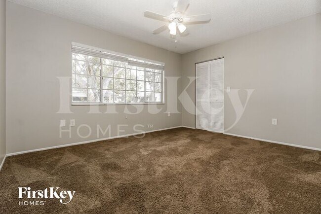 Building Photo - 1794 E Groveleaf Ave