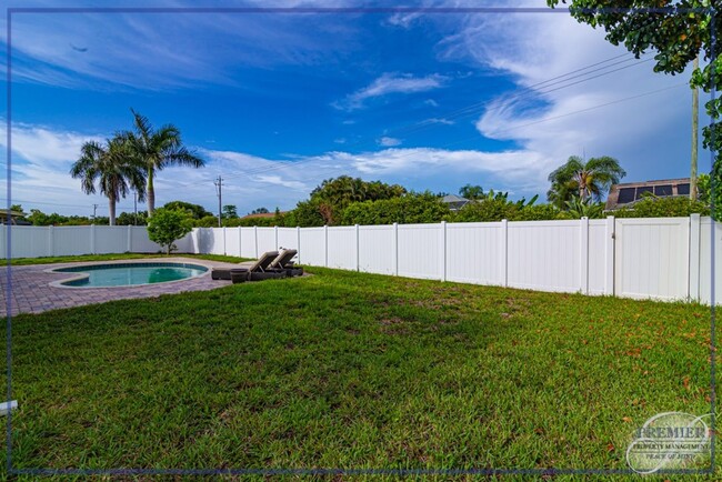 Building Photo - ***ANNUAL LEASE ONLY***PALM RIVER ESTATES*...