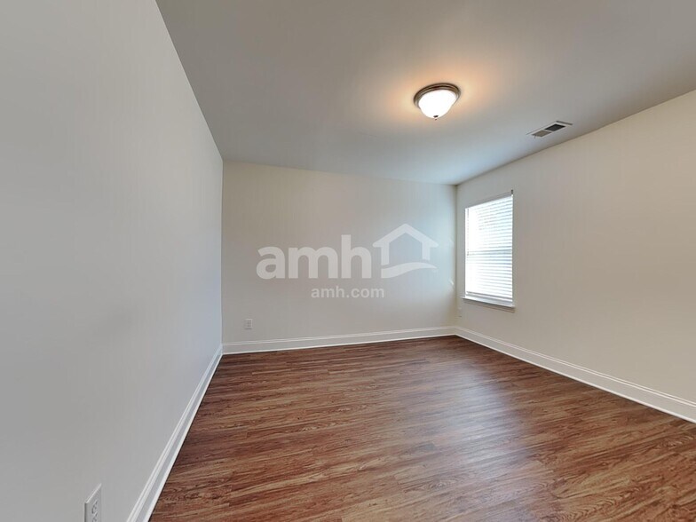 Building Photo - 101 Fairway Dr