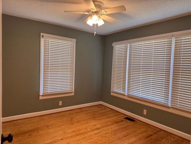 Building Photo - 3 Bed, 1 Bath Newly Renovated Home in Asheboro!