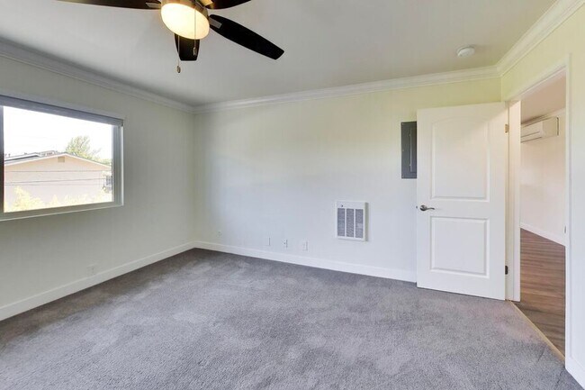 Building Photo - 1662 Hollenbeck Ave