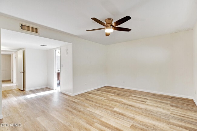 Building Photo - 1036 E Geneva Dr