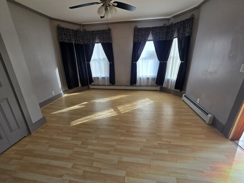 Master Bedroom - 154 Oak St