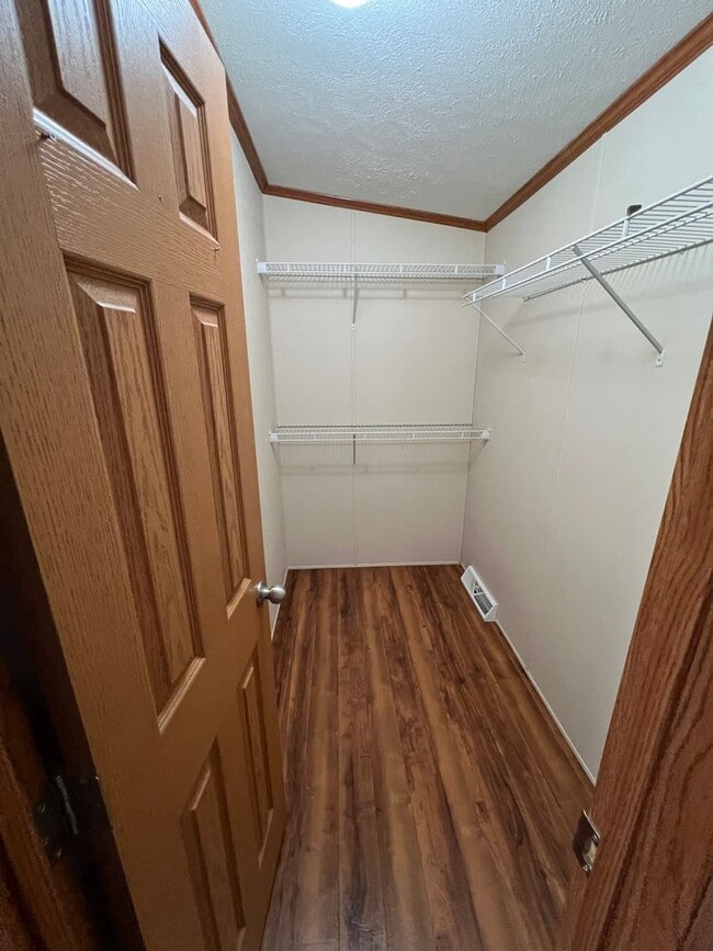 Building Photo - 3 Bed / 2 Bath Fully Fenced Yard in North ...