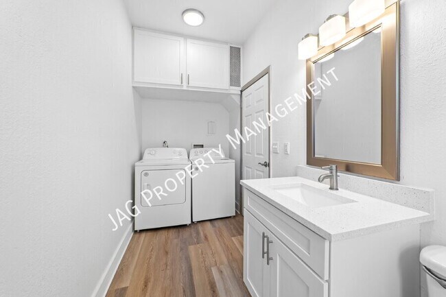 Building Photo - 931 Rubel St