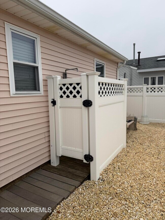 Building Photo - 410 8th Ave