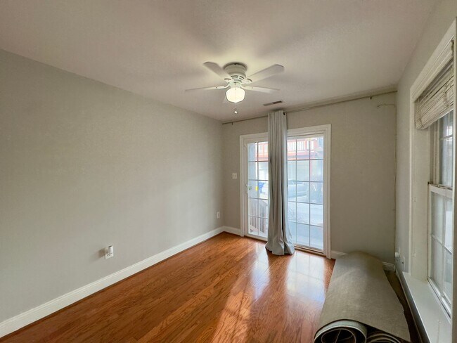 Building Photo - Charming 4 Bedroom/3.5 Bathroom Townhome with In-Unit Laundry in Pigtown, Baltimore, MD!