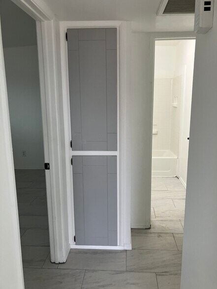 Building Photo - 2832 N Sparkman Blvd