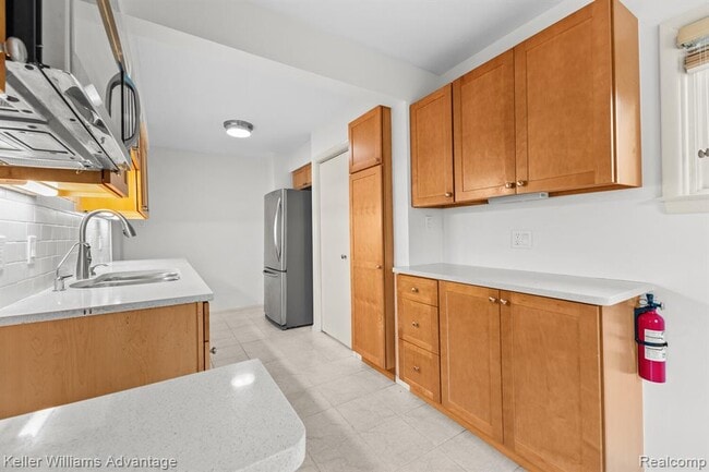 Building Photo - 4516 Robinwood Ave