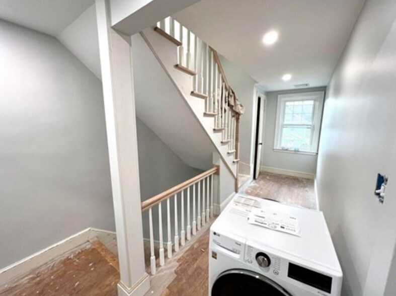 Building Photo - 171 Forest St