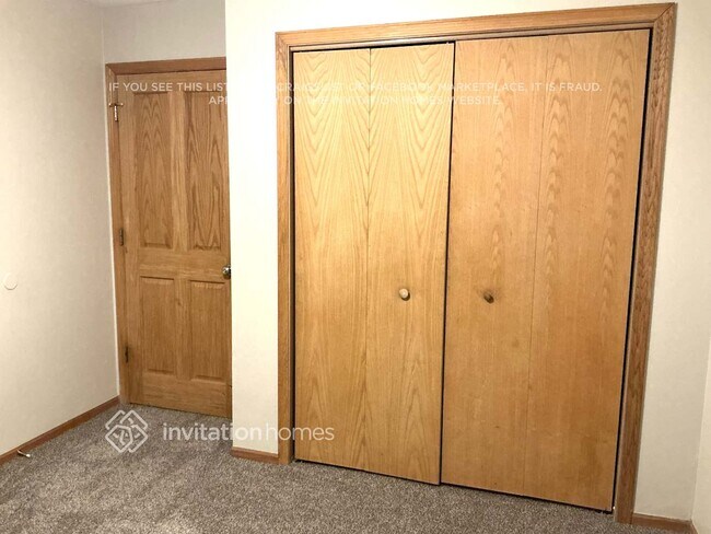 Building Photo - 800 E Belmont Ave