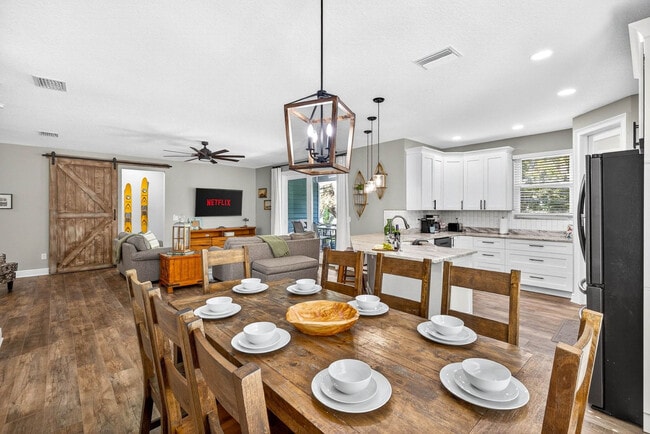 Building Photo - 1826 Beachway Ln