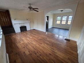 Building Photo - 2 Bedroom Home - Northwest Rockford