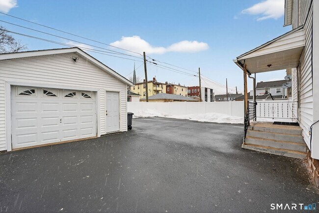 Building Photo - 129-131-131 Francis Ave