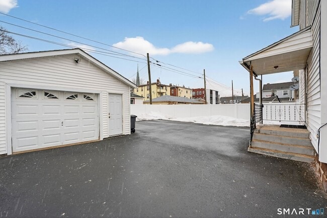 Building Photo - 129 Francis Ave