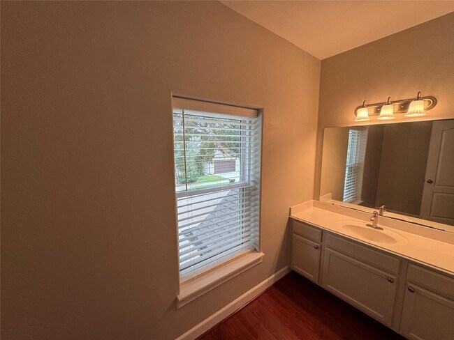 Building Photo - 107 Island Blvd