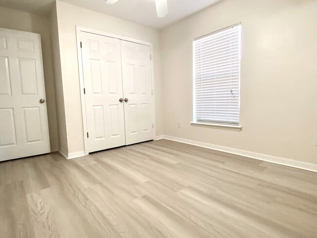 Building Photo - 462 Richmont Ct