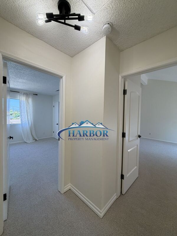 Building Photo - 1015 W 159th St