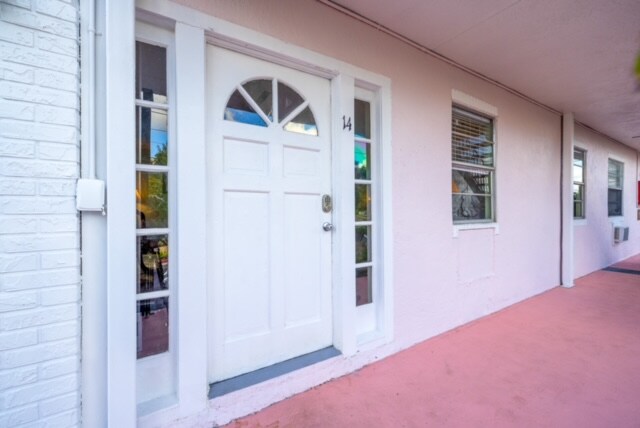 Building Photo - 1207 E River Dr