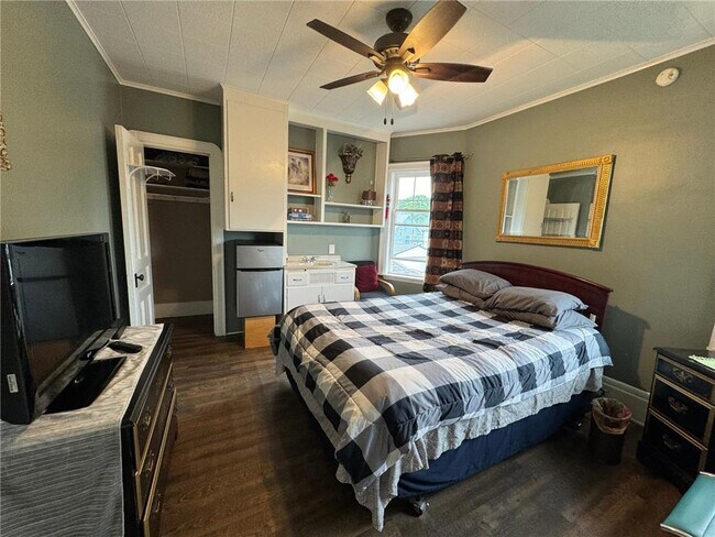 Building Photo - 1464 W Minnehaha Ave