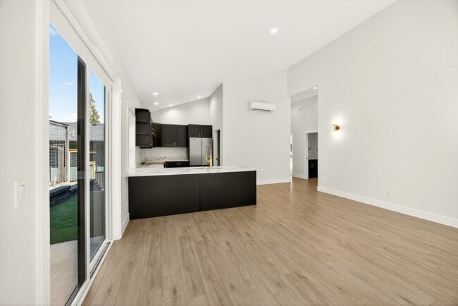 Building Photo - Newly Built Ashland Gem with Fireplace & S...