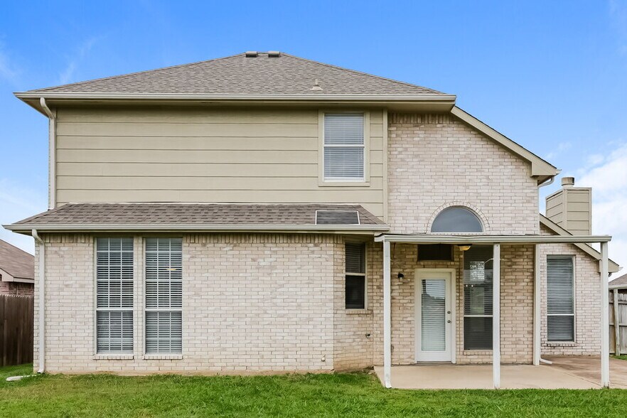 Building Photo - 300 Stone Creek Blvd