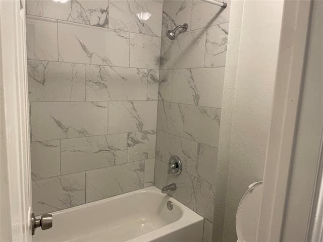 Building Photo - 2921 Village Crest Cir