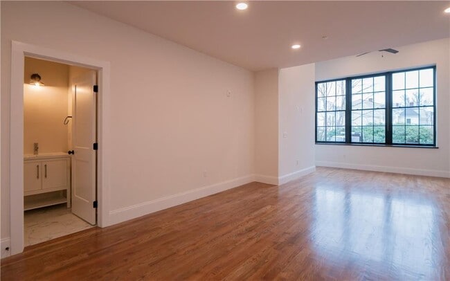 Building Photo - 15 Cranston Ave