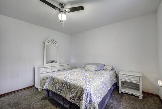 Building Photo - Furnished 3BR Home in Spring Hill