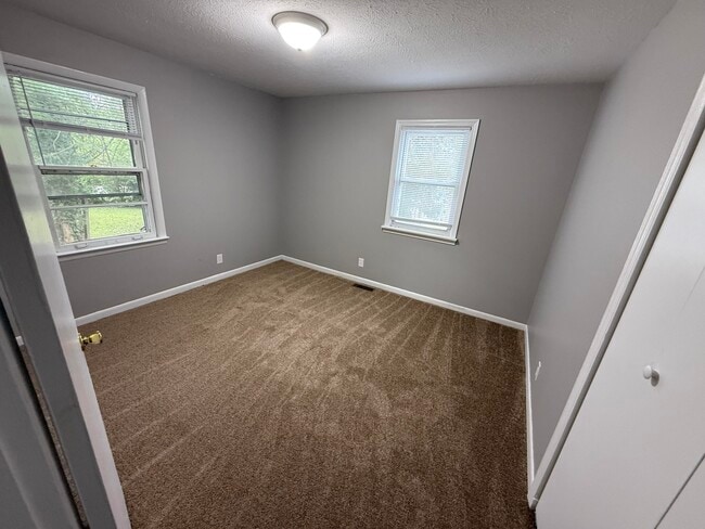 Building Photo - 134 Halls Ln