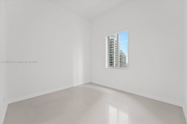 Building Photo - 1050 Brickell Ave