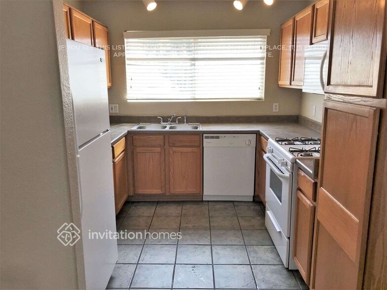 Building Photo - 16160 W Lincoln St