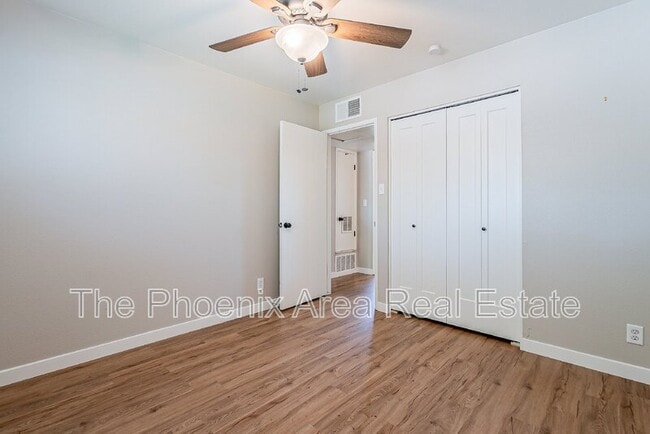 Building Photo - 1102 N 72nd Pl