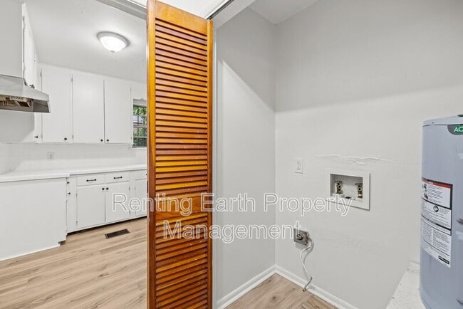 Building Photo - 537 S Jackson St