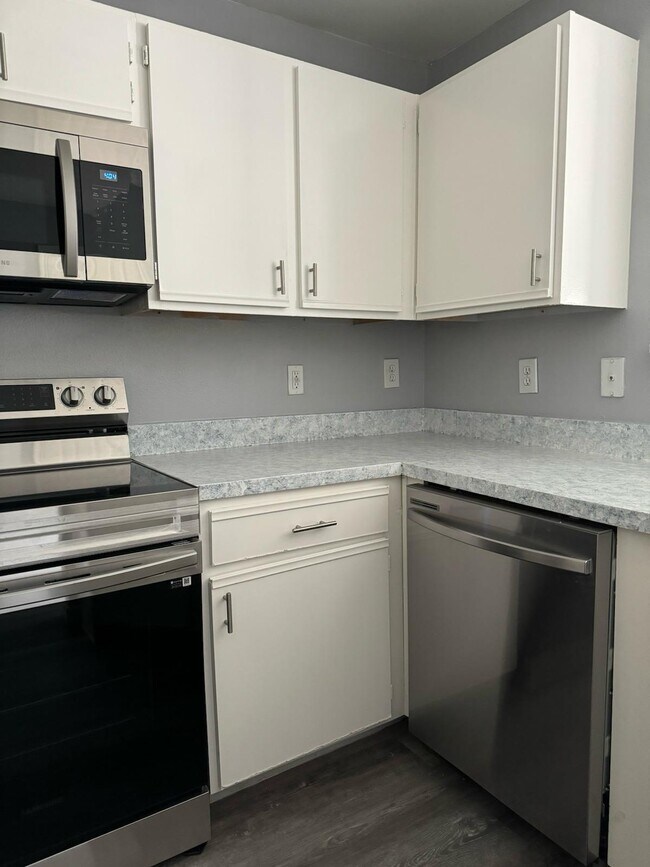 Building Photo - 2320 Gracy Farms Ln