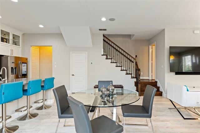 Building Photo - 628 Club Dr